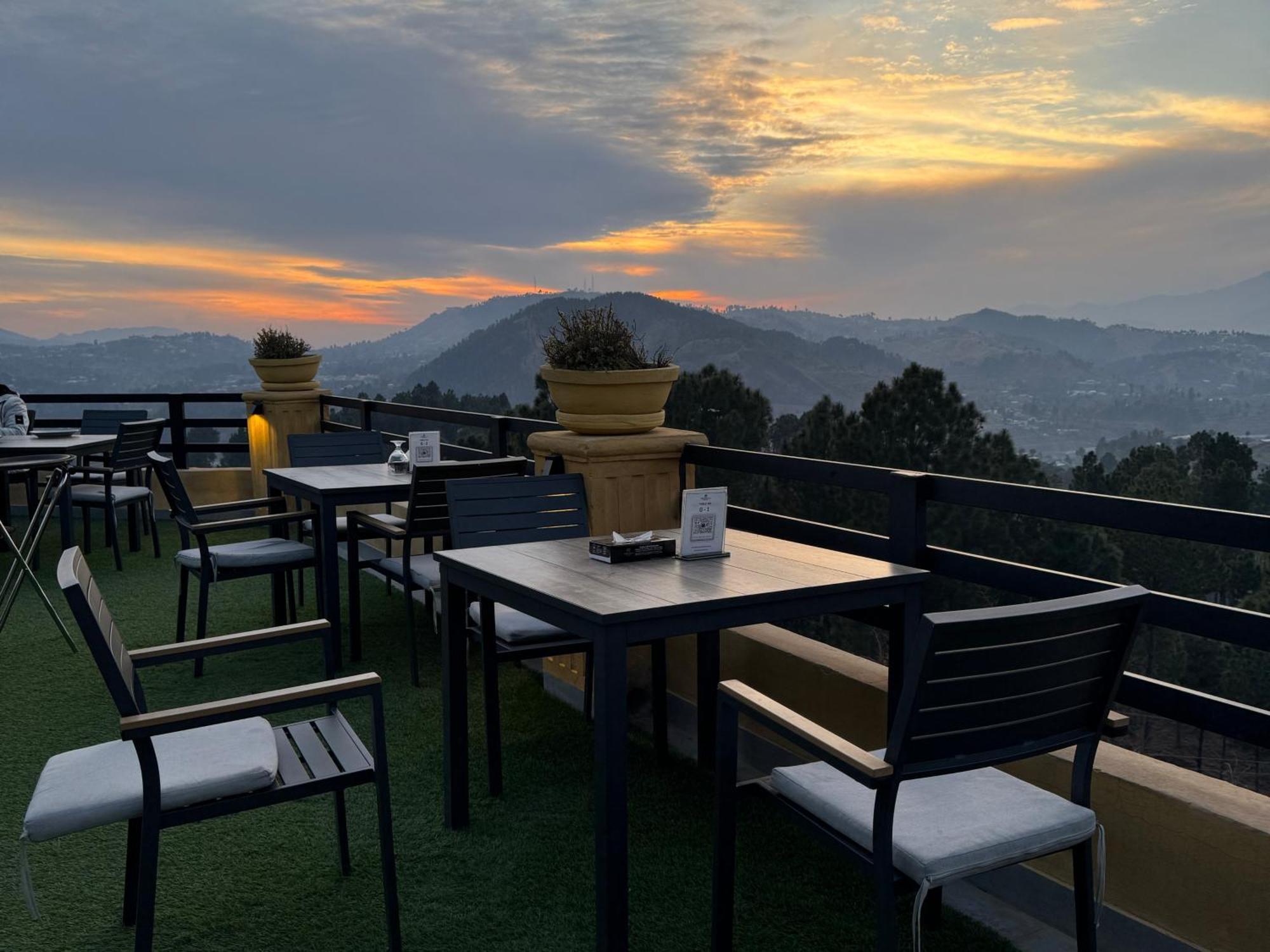 Hidden Hills Hotel & Resort Mansehra Exterior photo
